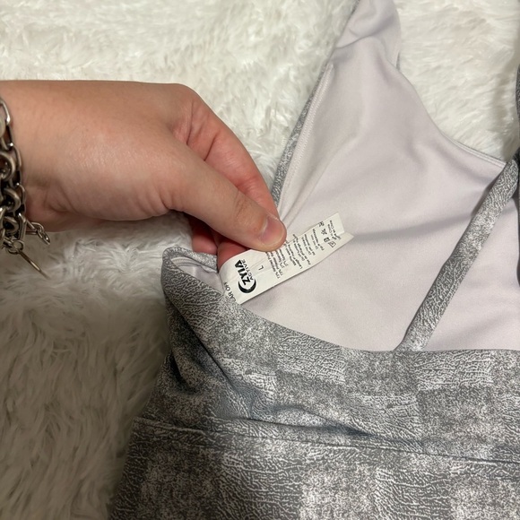 ZYIA Gray Strappy Sports Bra with Criss-Cross Back L - Picture 4 of 4